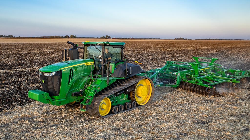 Tracteur de la série 9 dans un champ